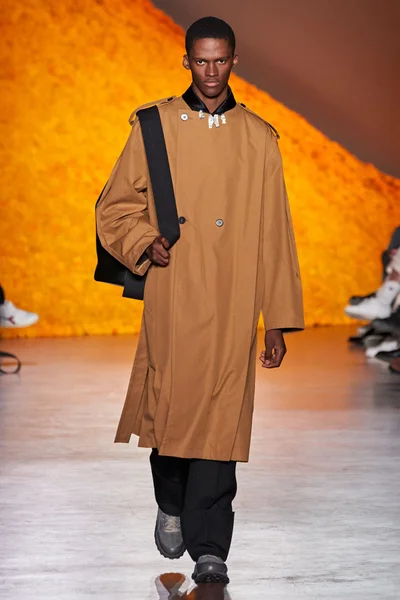 Look 17